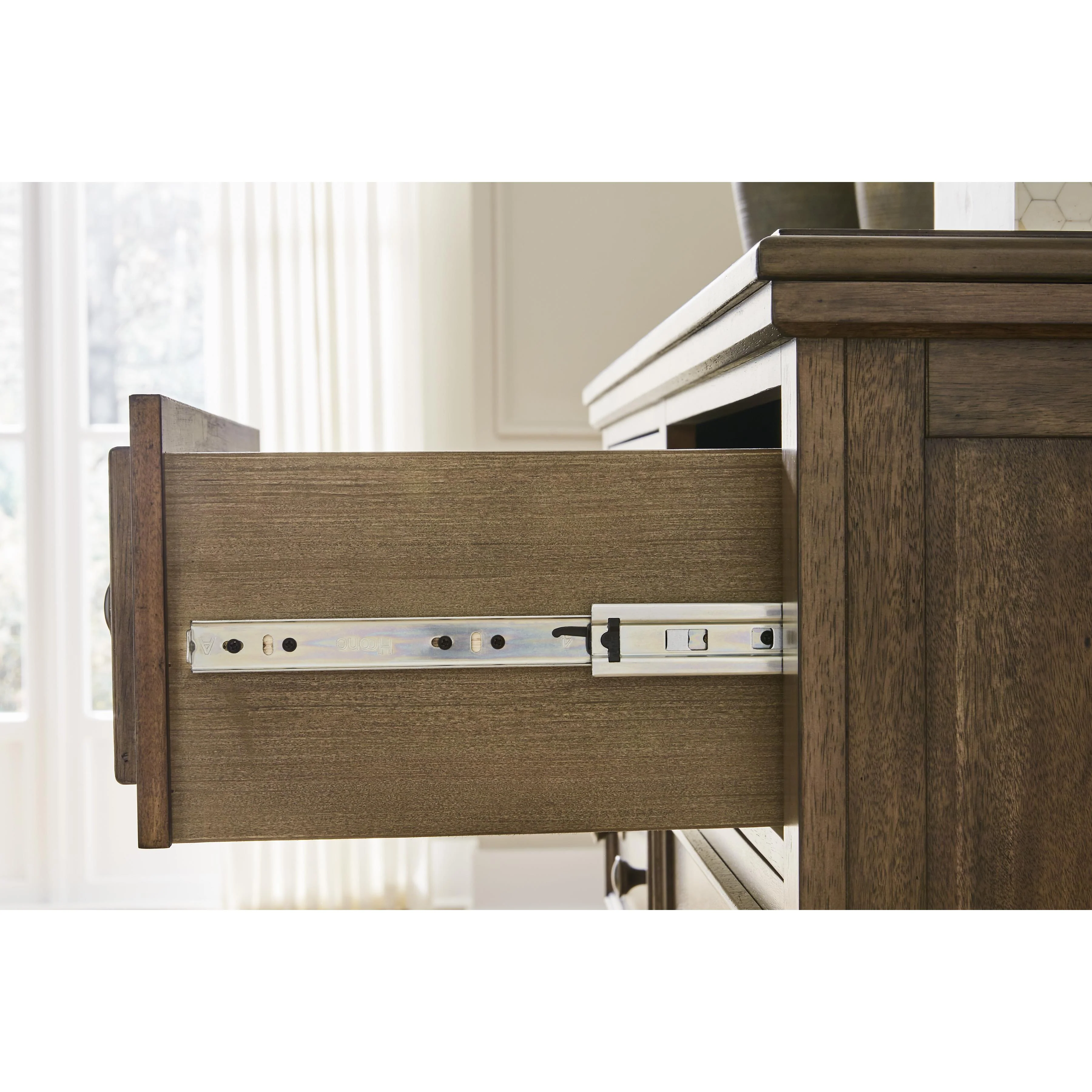 Benchcraft Sturlayne B787-46 Five Drawer Chest - Image 6