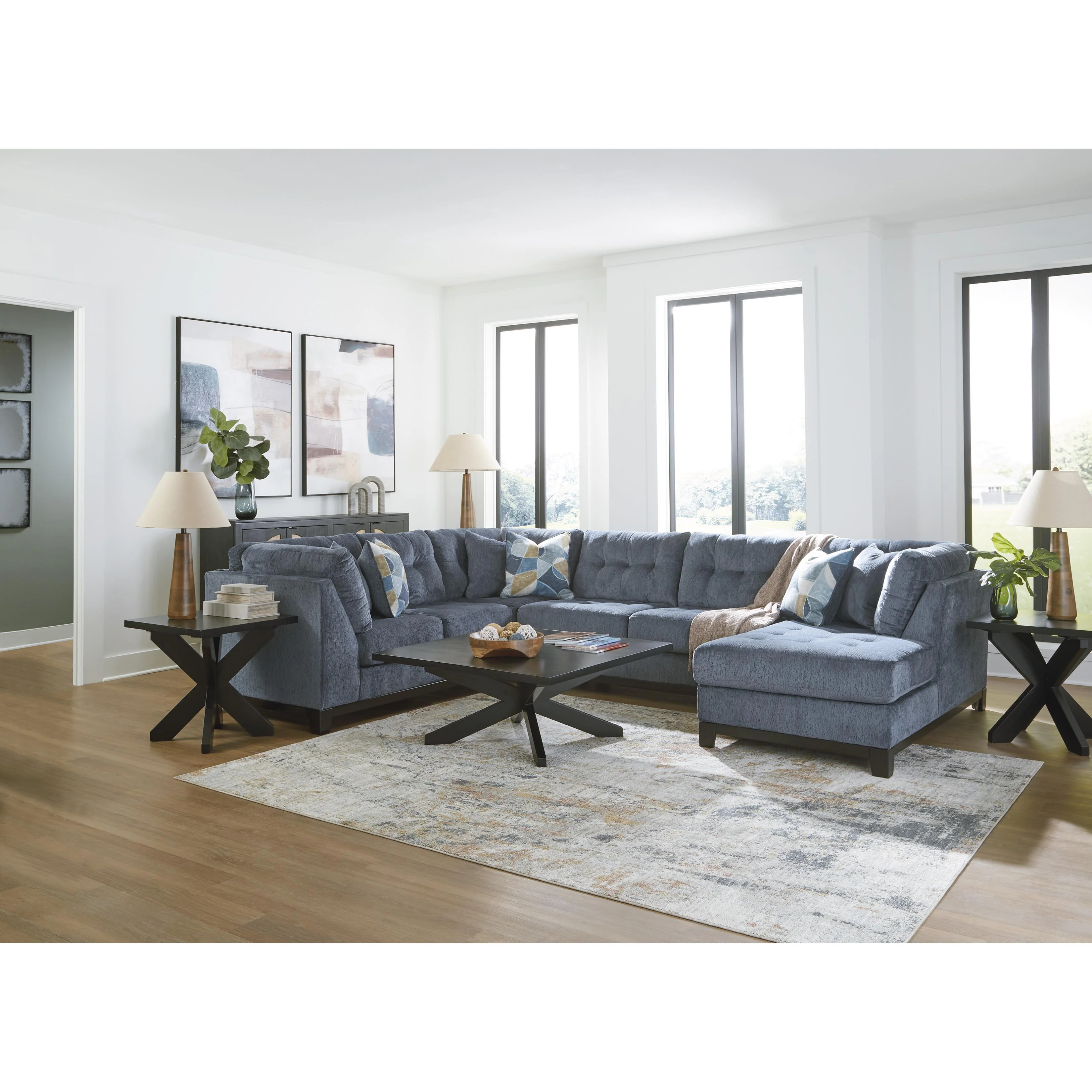 Benchcraft Maxon Place 33003S2 3 pc Sectional with Chaise - Image 4