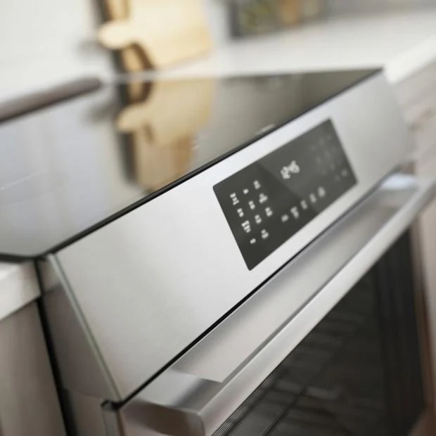Bosch 30-inch Slide-in Induction Range with Genuine European Convection HII8057C - Image 10