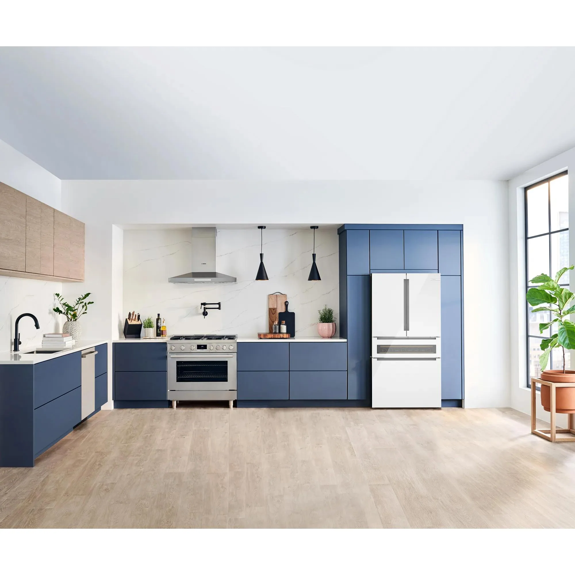 Bosch 36-inch, 20.5 cu.ft. Counter Depth French 4-Door Refrigerator with FlexBar™ B36CL81ENW - Image 12