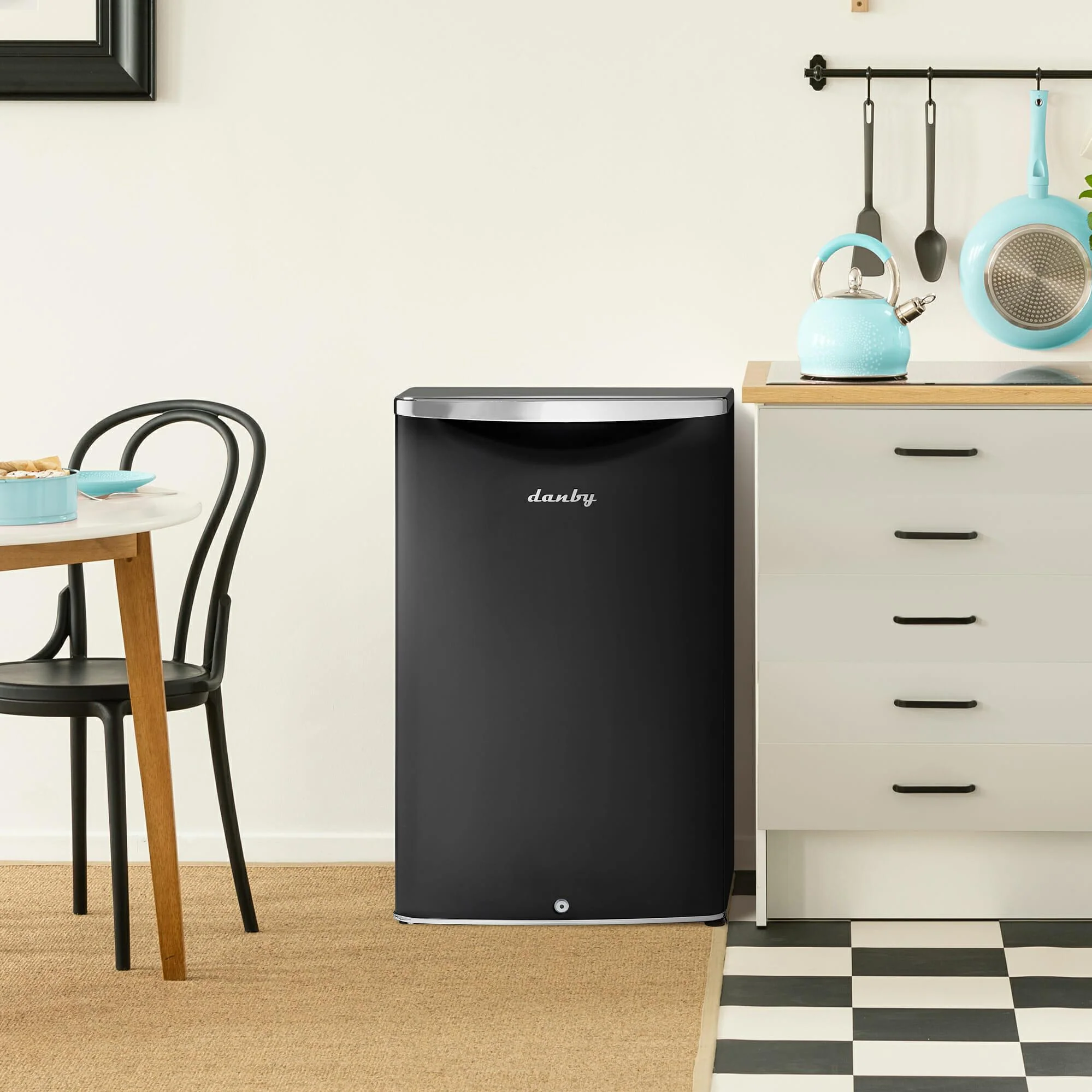 Danby 21-inch, 4.4 cu. ft. Compact Refrigerator DAR044A6MDB - Image 6