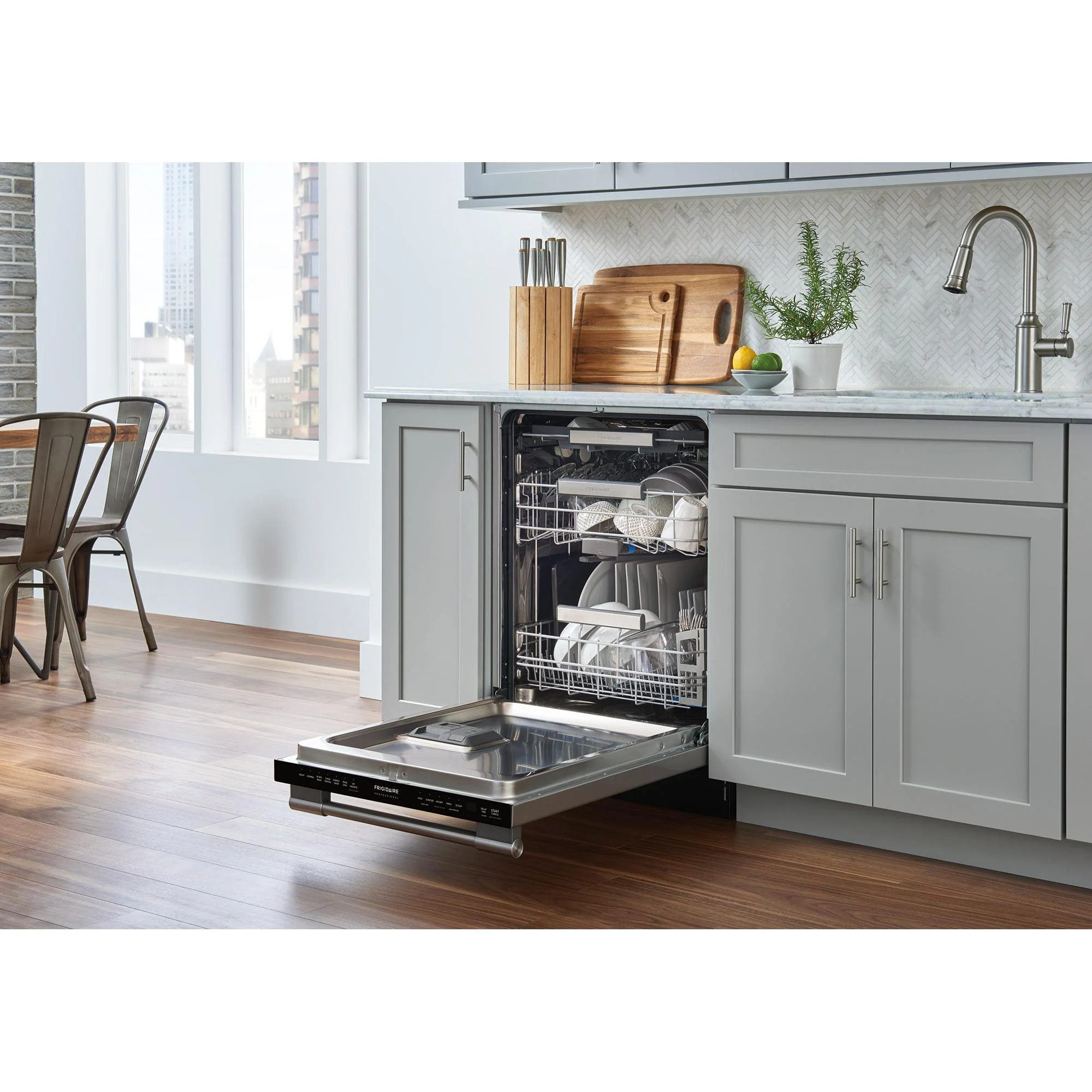 Frigidaire Professional Built-In Dishwasher with EvenDry™ FPID2498SF - Image 6