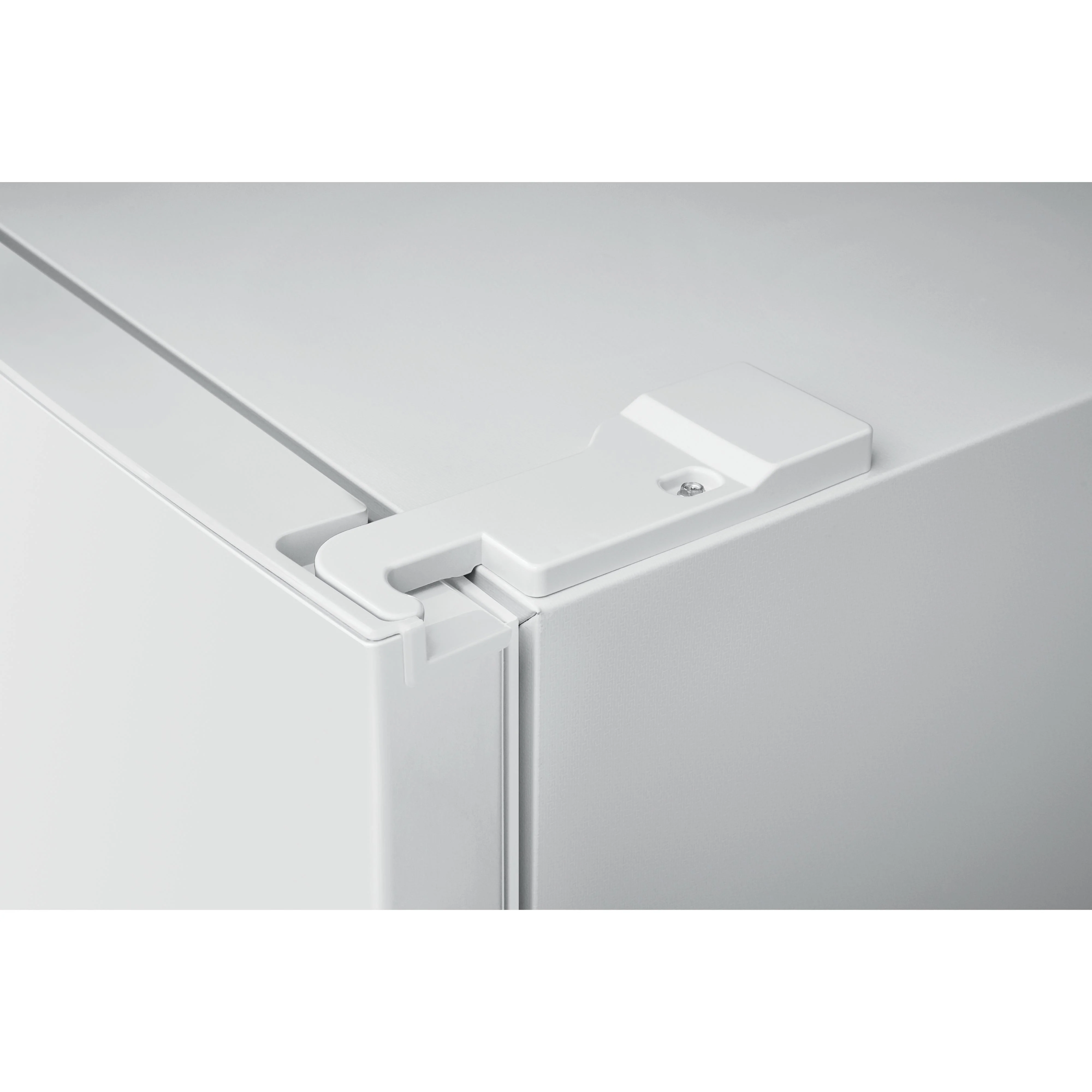 Frigidaire 24-inch, 11.6 cu. ft. Top Freezer Refrigerator FFET1222UW - Image 5