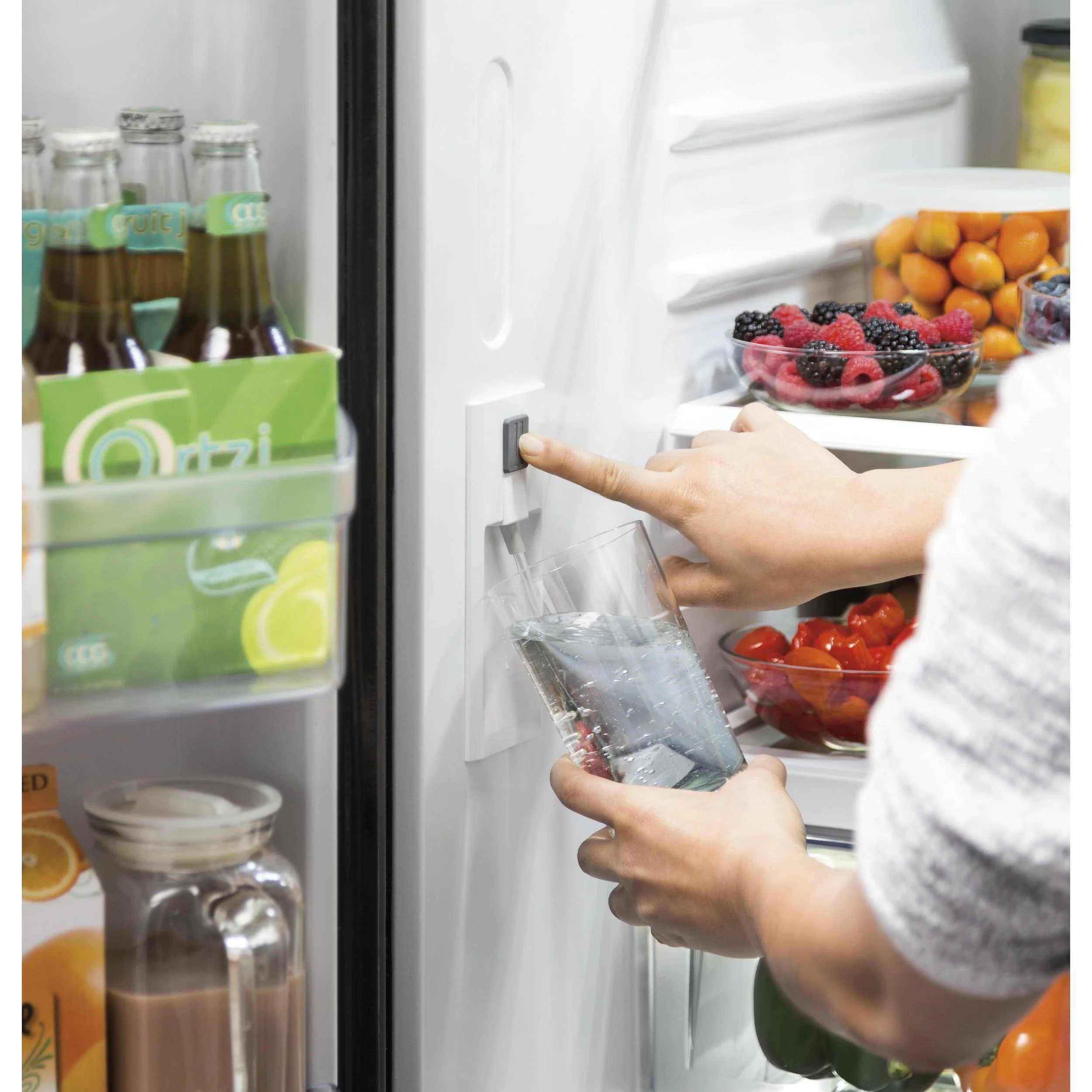 GE 36-inch, 27 cu.ft. Freestanding French 3-Door Refrigerator with Internal Water Dispenser GNE27JMMES - Image 7