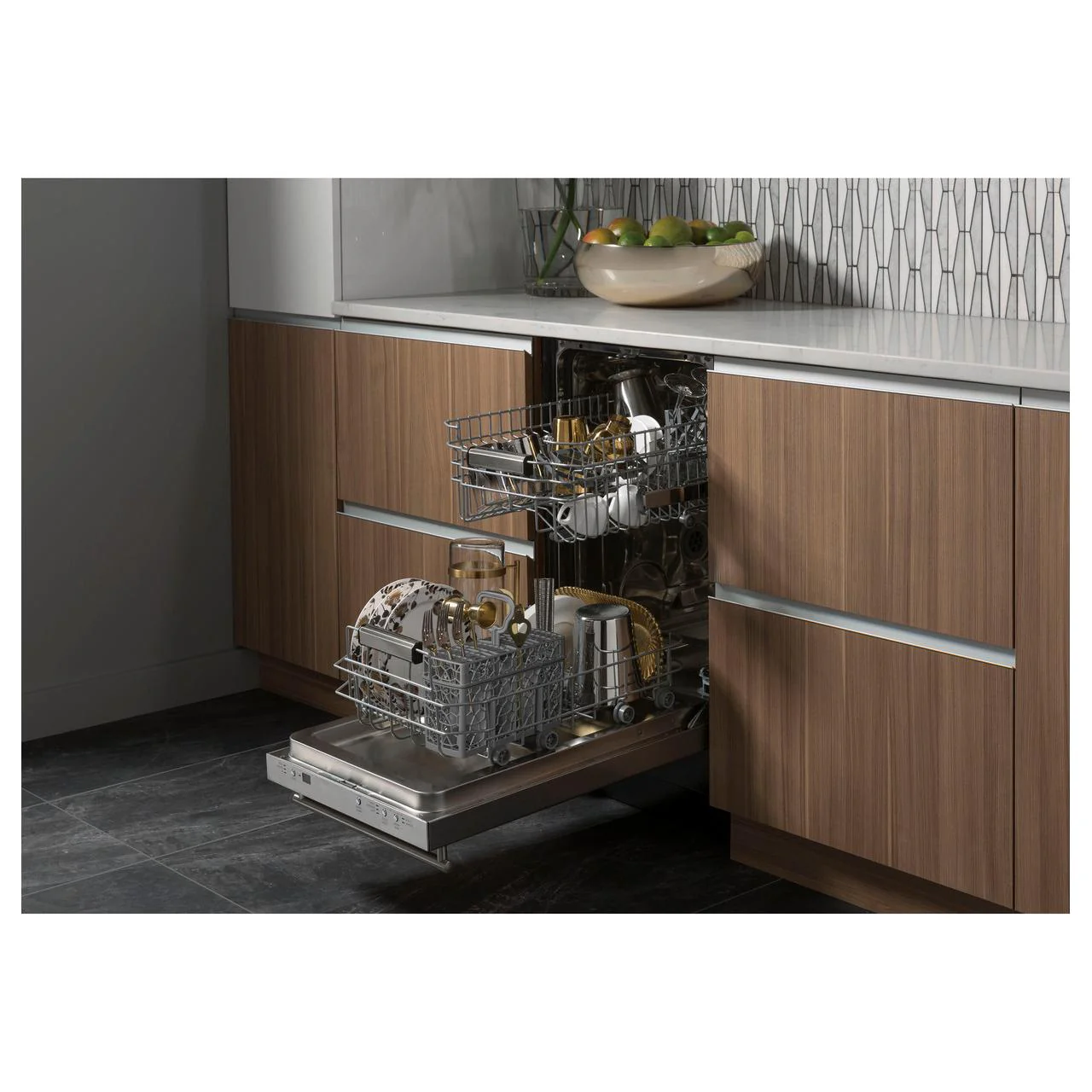 GE Built-In Dishwasher with Three-Level Wash System UDT165SIVII - Image 4