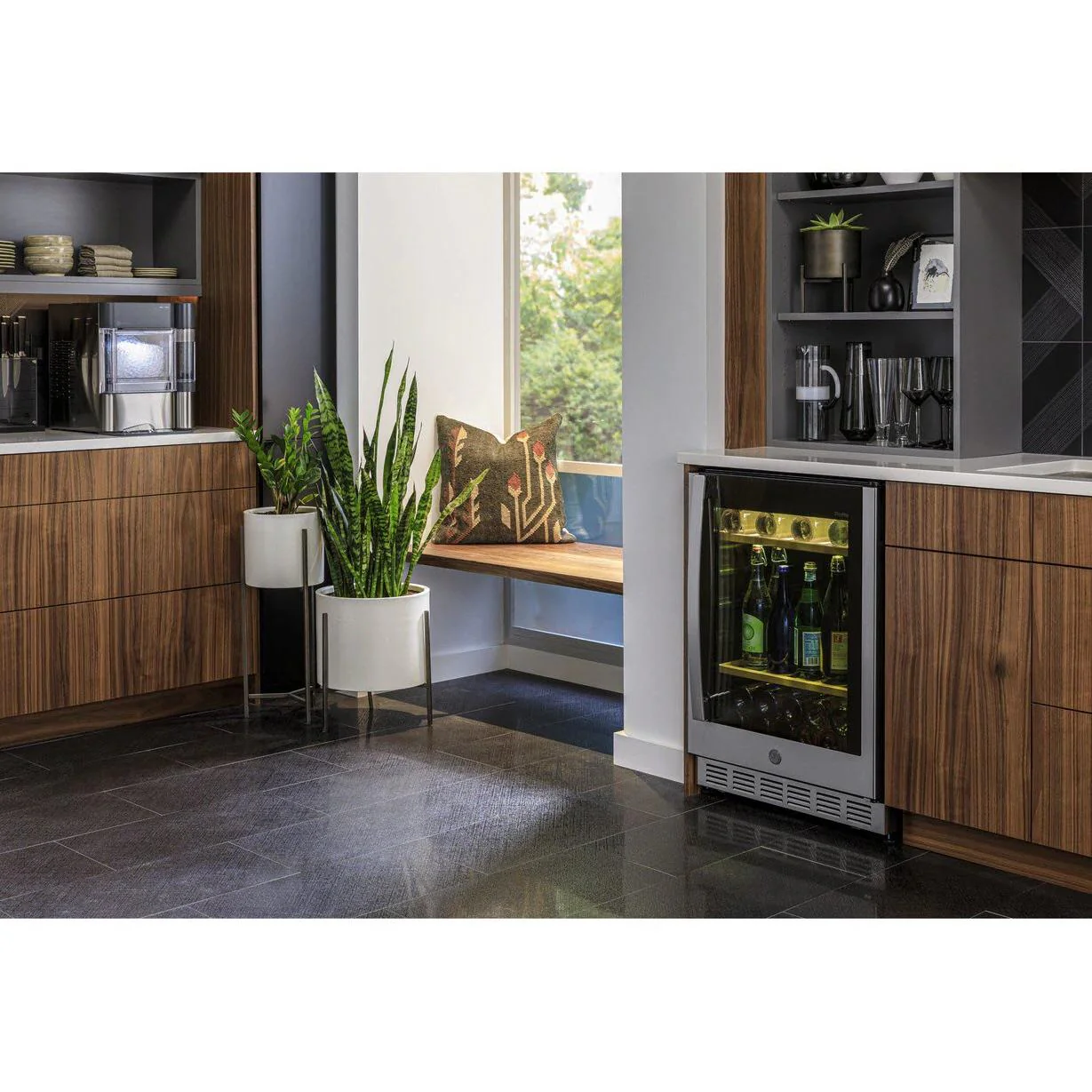 GE Profile 5.1 cu.ft. Freestanding Beverage Center with Digital Temperature Controls PVS06BSPSS - Image 15