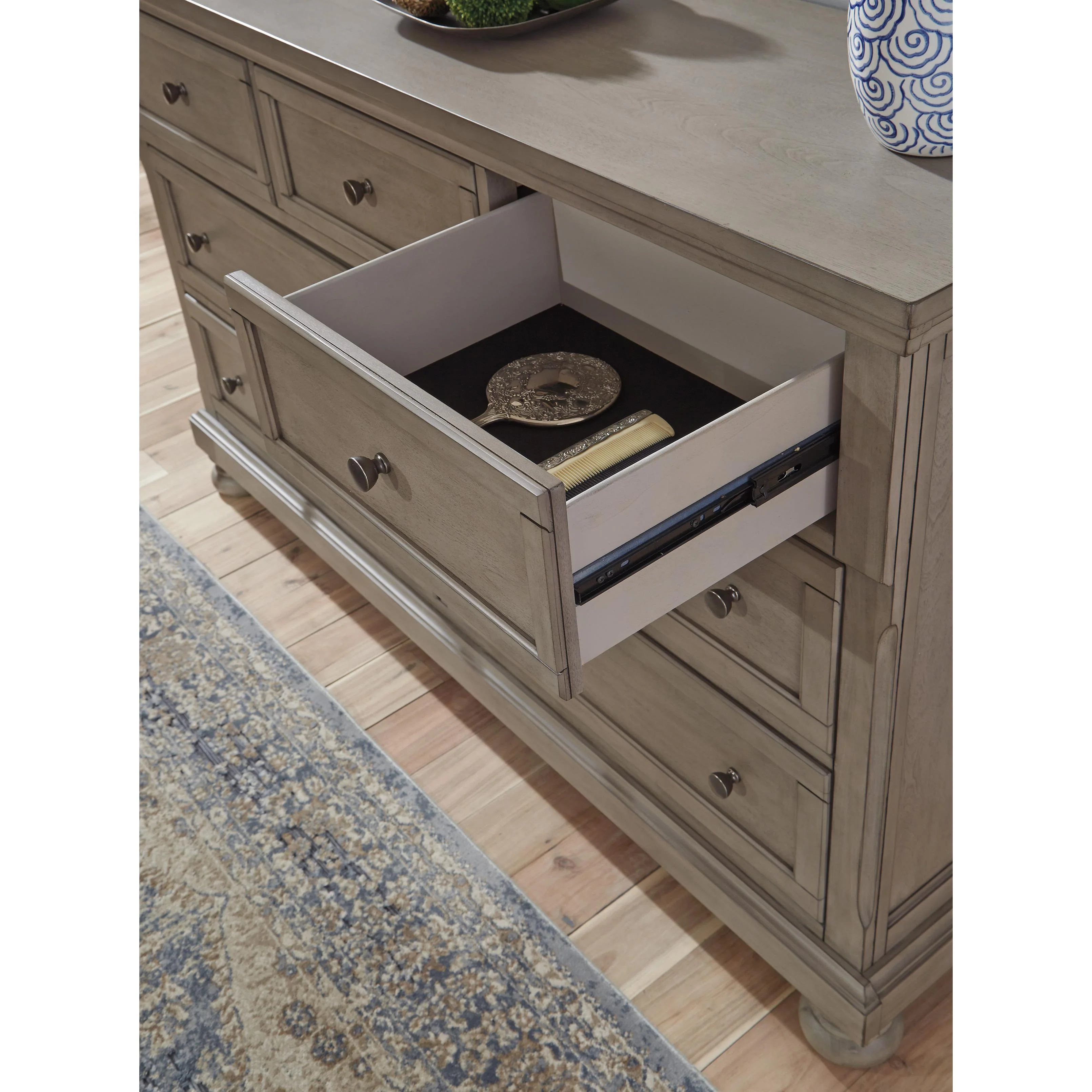 Signature Design by Ashley Lettner 7-Drawer Dresser B733-31 - Image 4