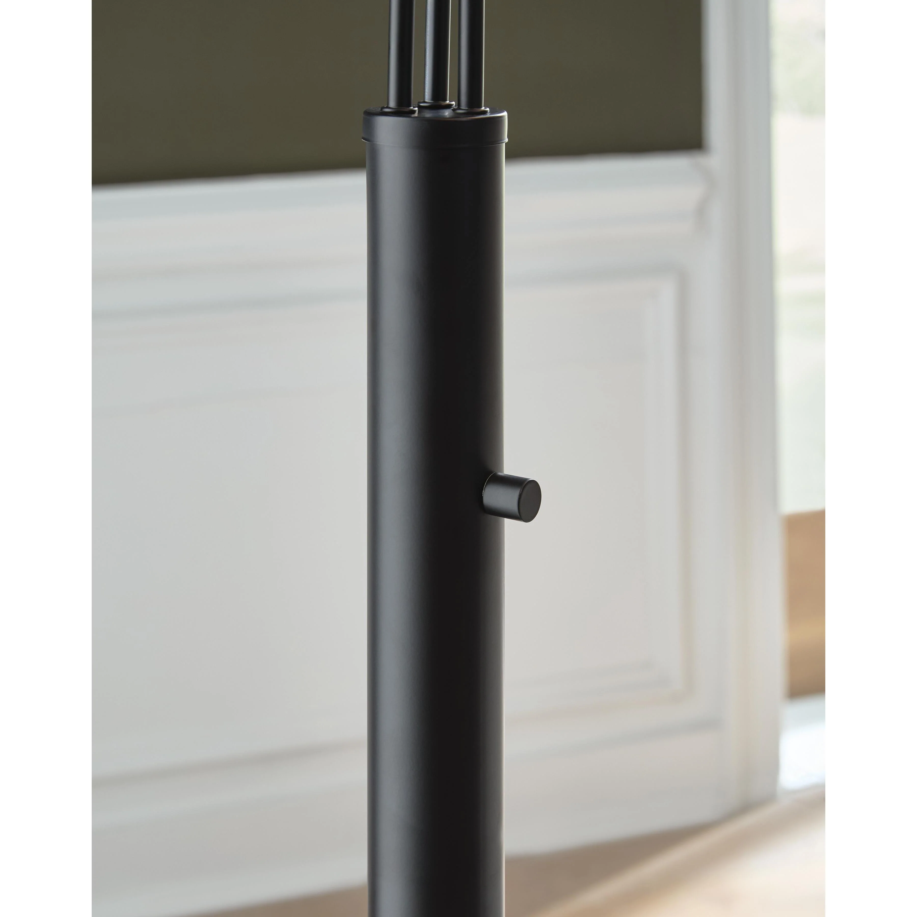 Signature Design by Ashley Gibbswellner Arc Lamp L725159 - Image 4