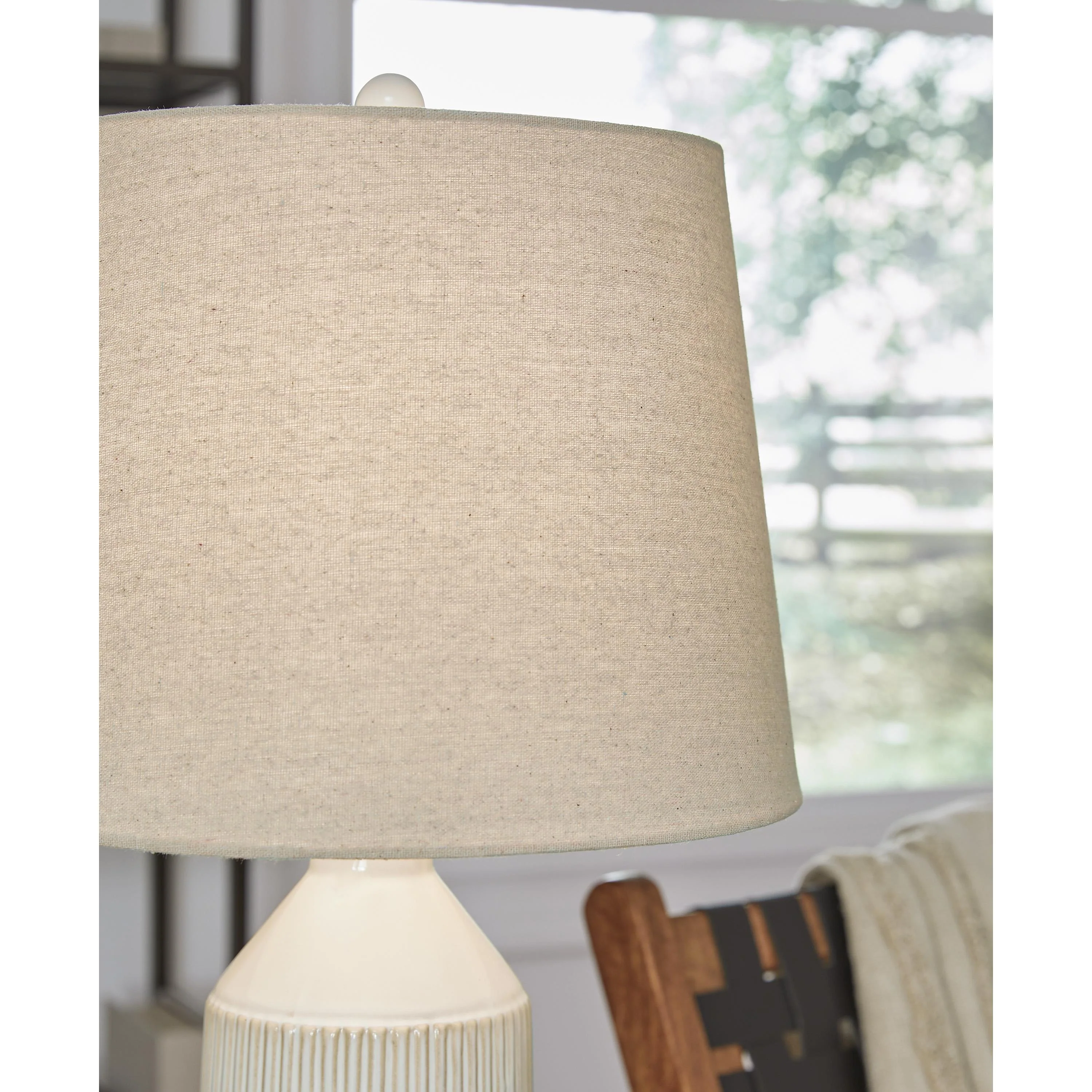Signature Design by Ashley Willport L177994 Ceramic Table Lamp - Image 5