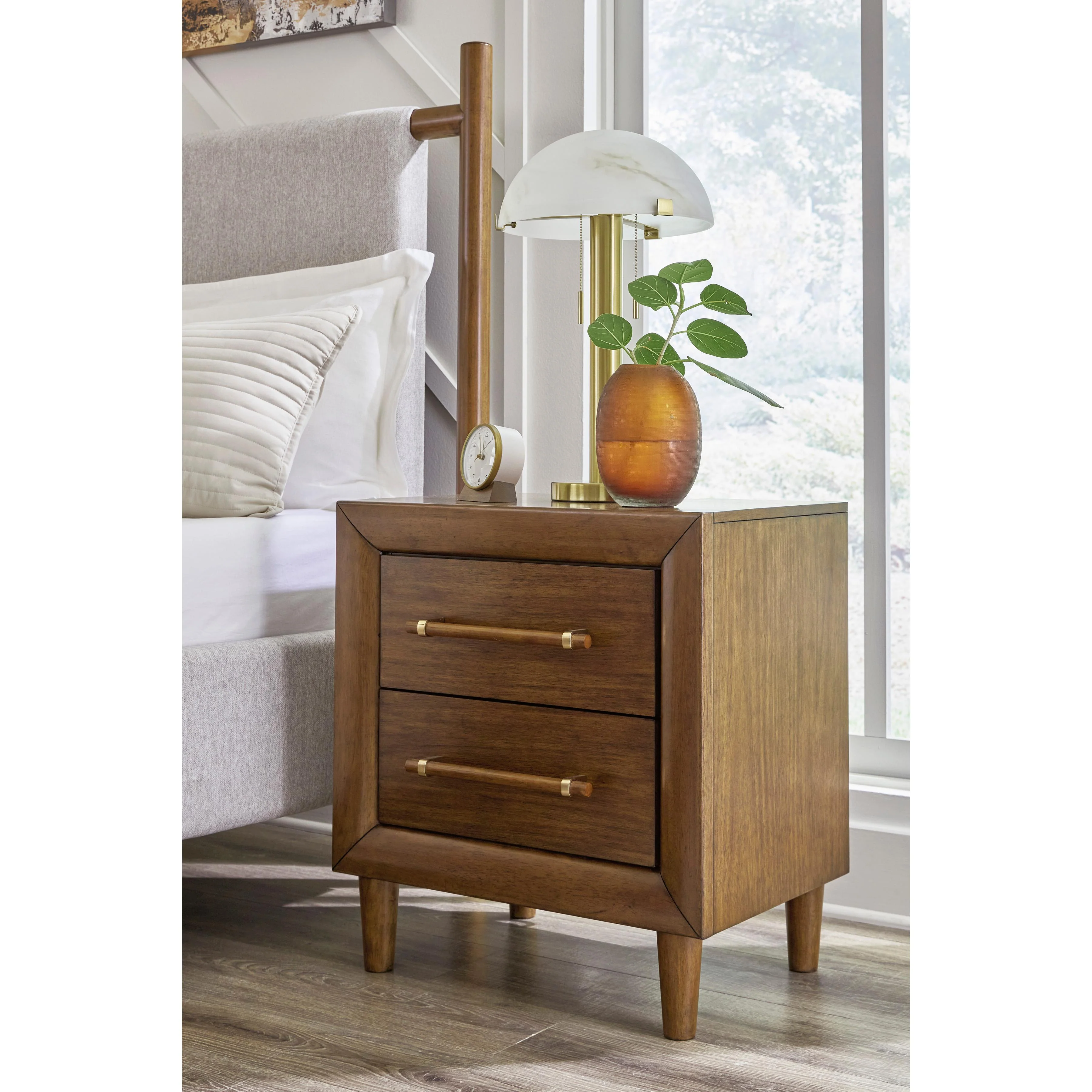 Signature Design by Ashley Lyncott B615 8 pc King Upholstered Panel Bedroom Set - Image 4