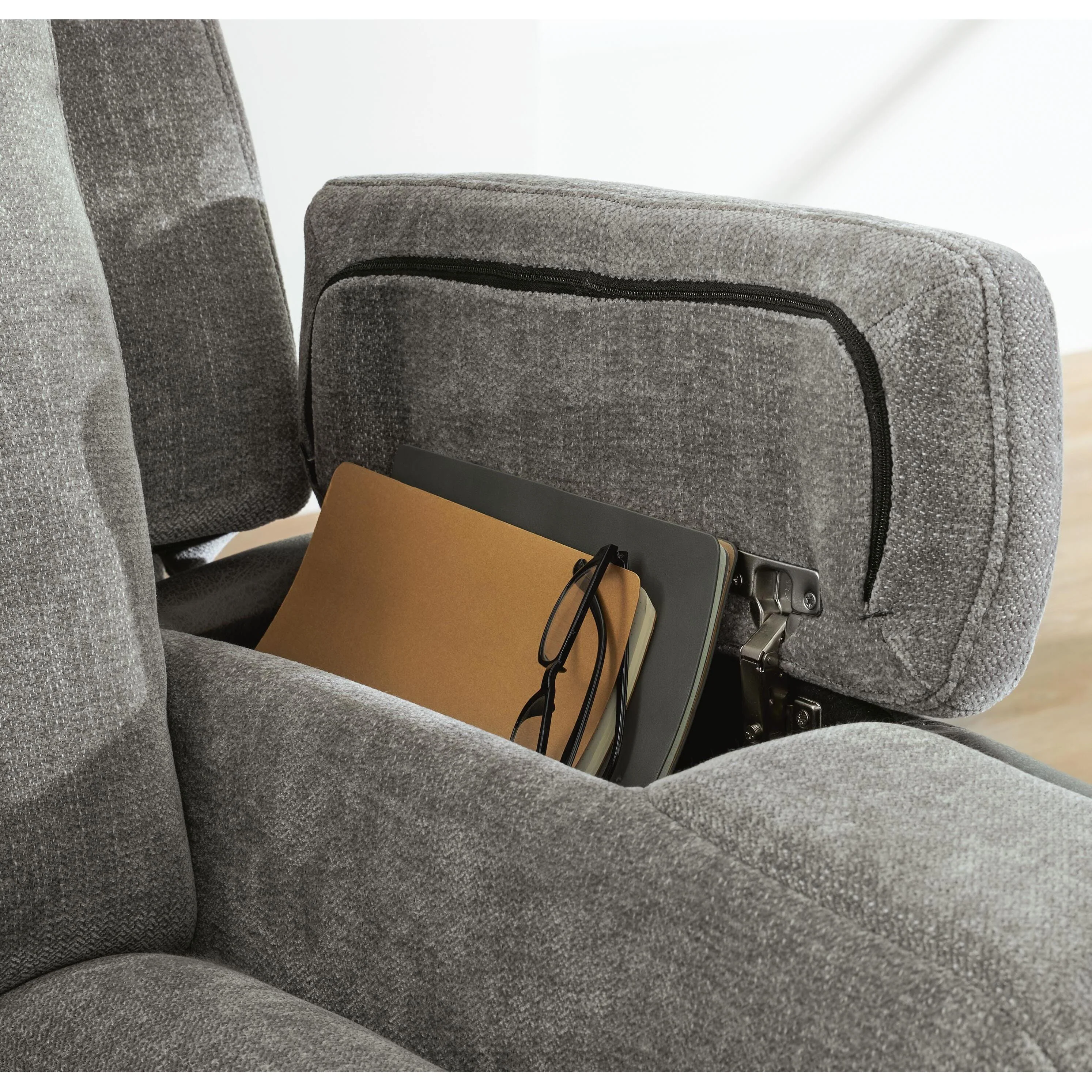 Signature Design by Ashley Mixed Motion PC8350518 Power Reclining Loveseat with Console  & Adjutasble Headrest - Image 4