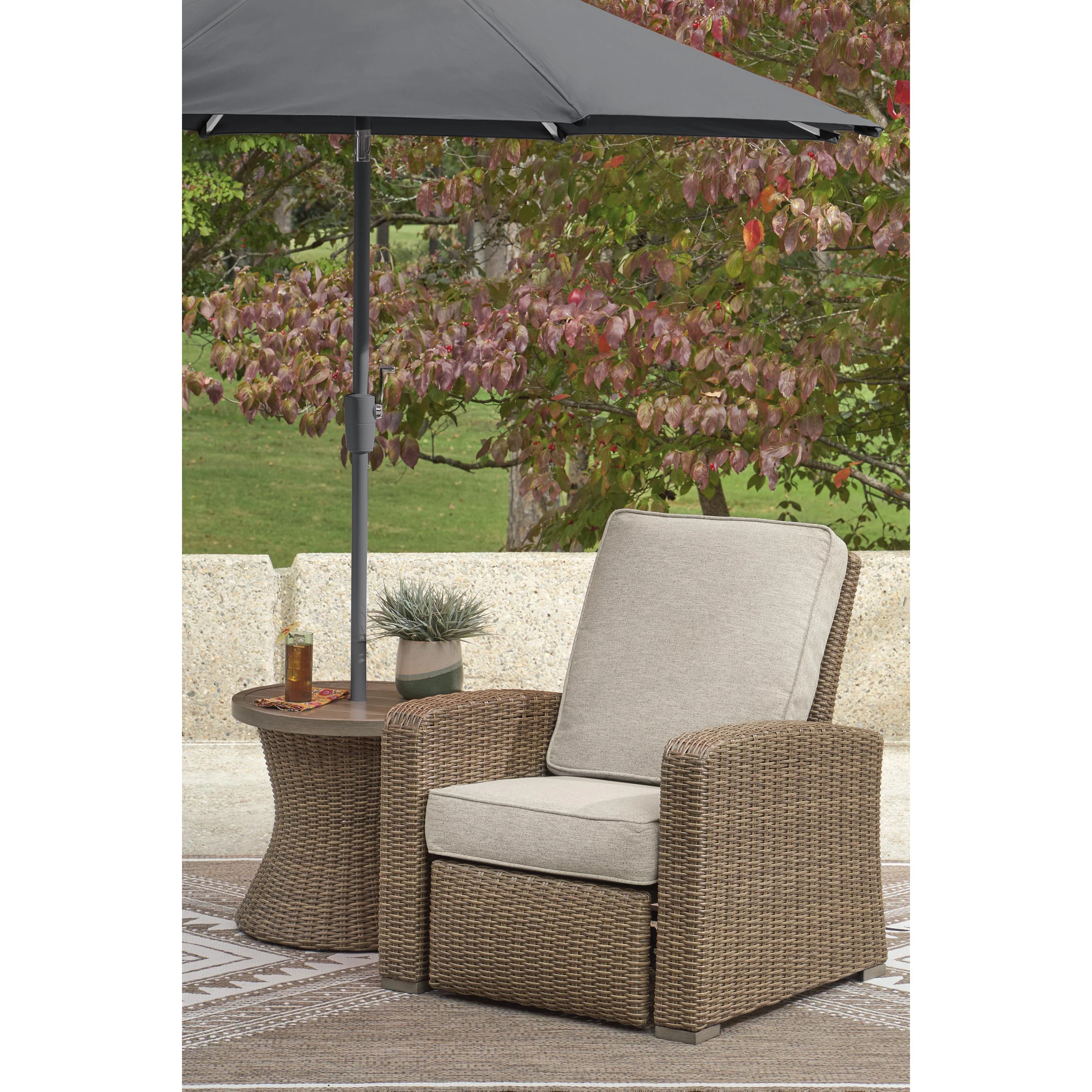 Signature Design by Ashley Laguna Heights PCP790-706 Round End Table with Umbrella Option - Image 12