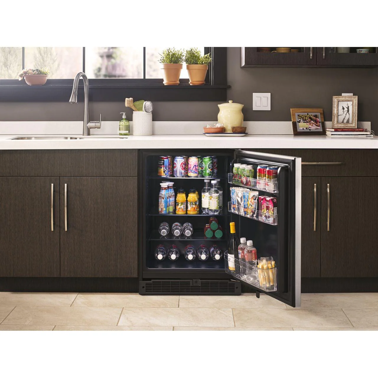 Whirlpool 23-inch, 5.1 cu. ft. Undercounter Refrigerator WUR35X24HZ - Image 2