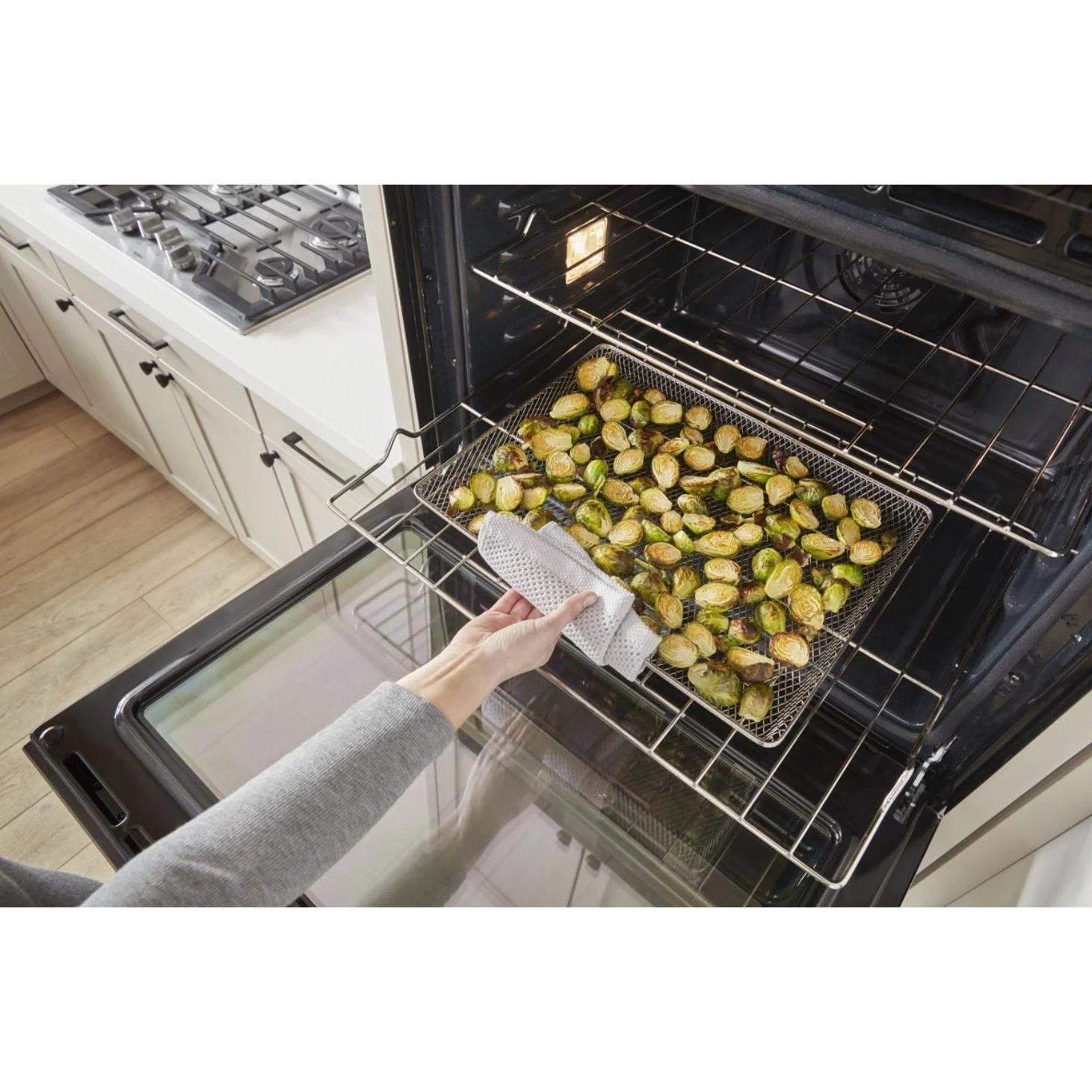 Whirlpool 30-inch 5.0 cu. ft Main Oven Capacity Combo Wall Oven with Microwave Oven WOEC7030PZ - Image 8